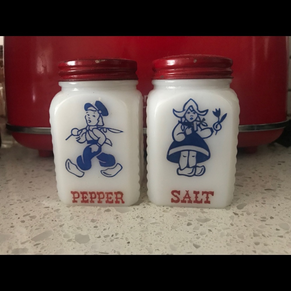 vintage milk glass starburst salt & pepper shakers